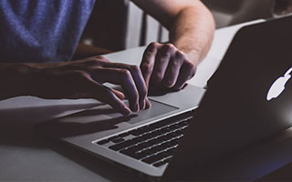 《星光暗涌：顶流小生与国民女神的隐秘恋曲》